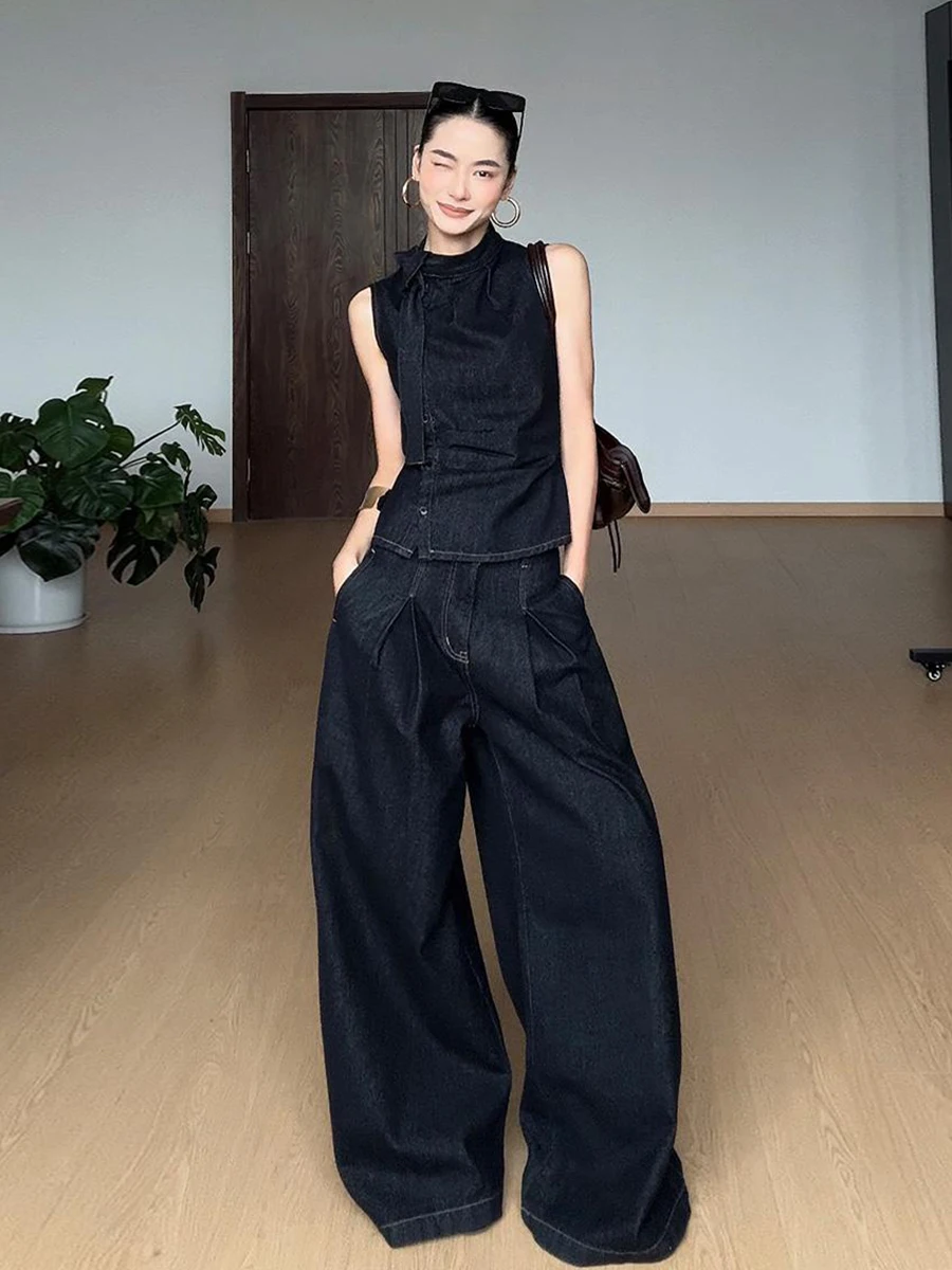 Retro Sleeveless Stand Collar Side Buttoned Denim Vest Pleated Wide Leg Pants Set Women Summer New Fashion Two Piece Set
Retro Sleeveless Stand Collar Side Buttoned Denim Vest Pleated Wide Leg Pants Set Women Summer New Fashion Two Piece Set