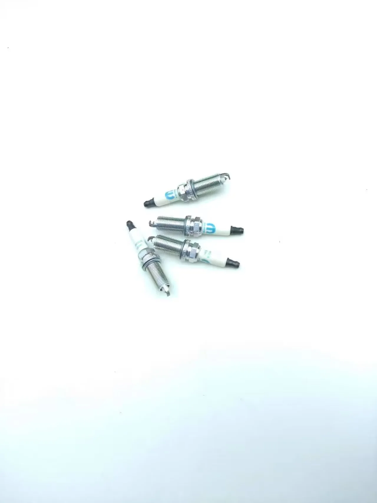 SP148183AB RWC10WMPB4 50047607 Spark Plug 2.0 2.4 13-16 for Jeep Freeman Guide Free Light Car Accessories Auto Replacement Repa
SP148183AB RWC10WMPB4 50047607 Spark Plug 2.0 2.4 13-16 for Jeep Freeman Guide Free Light Car Accessories Auto Replacement Repa