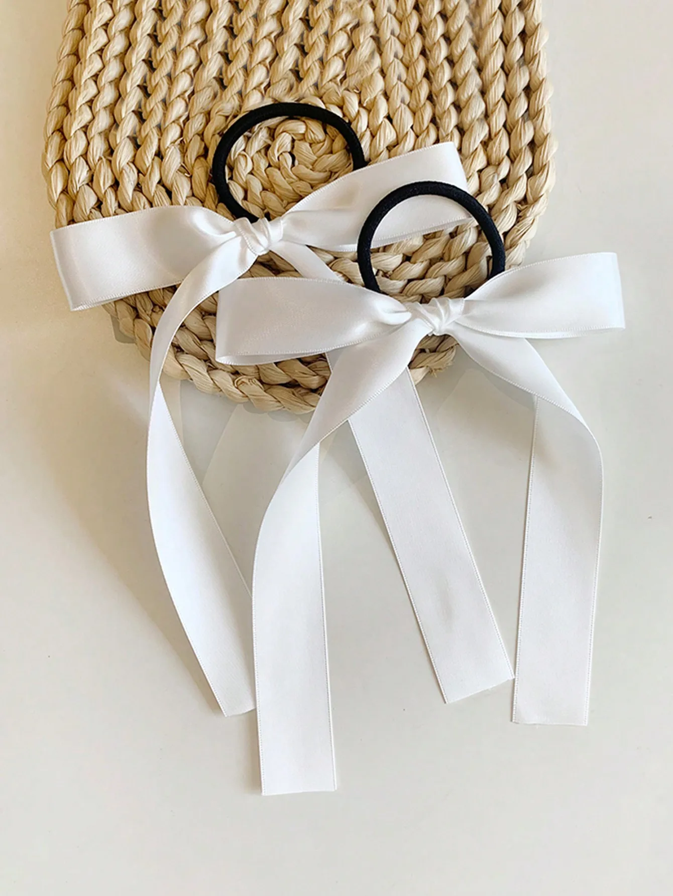 2pcs/Set Simple & Stylish White Bowknot Hair Tie For Women, Ballet Style Ribbon Hair Tie, Sweet Hair Accessory With Tie Ribbon, Suitable For Daily Use Ponytail Holders Hair Elastics Hair Rubber Bands Scrunchies Hair Rope Elastic Hair Tie, Hair Bobbles ,Gi
2pcs/Set Simple & Stylish White Bowknot Hair Tie For Women, Ballet Style Ribbon Hair Tie, Sweet Hair Accessory With Tie Ribbon, Suitable For Daily Use Ponytail Holders Hair Elastics Hair Rubber Bands Scrunchies Hair Rope Elastic Hair Tie, Hair Bobbles ,Gi
