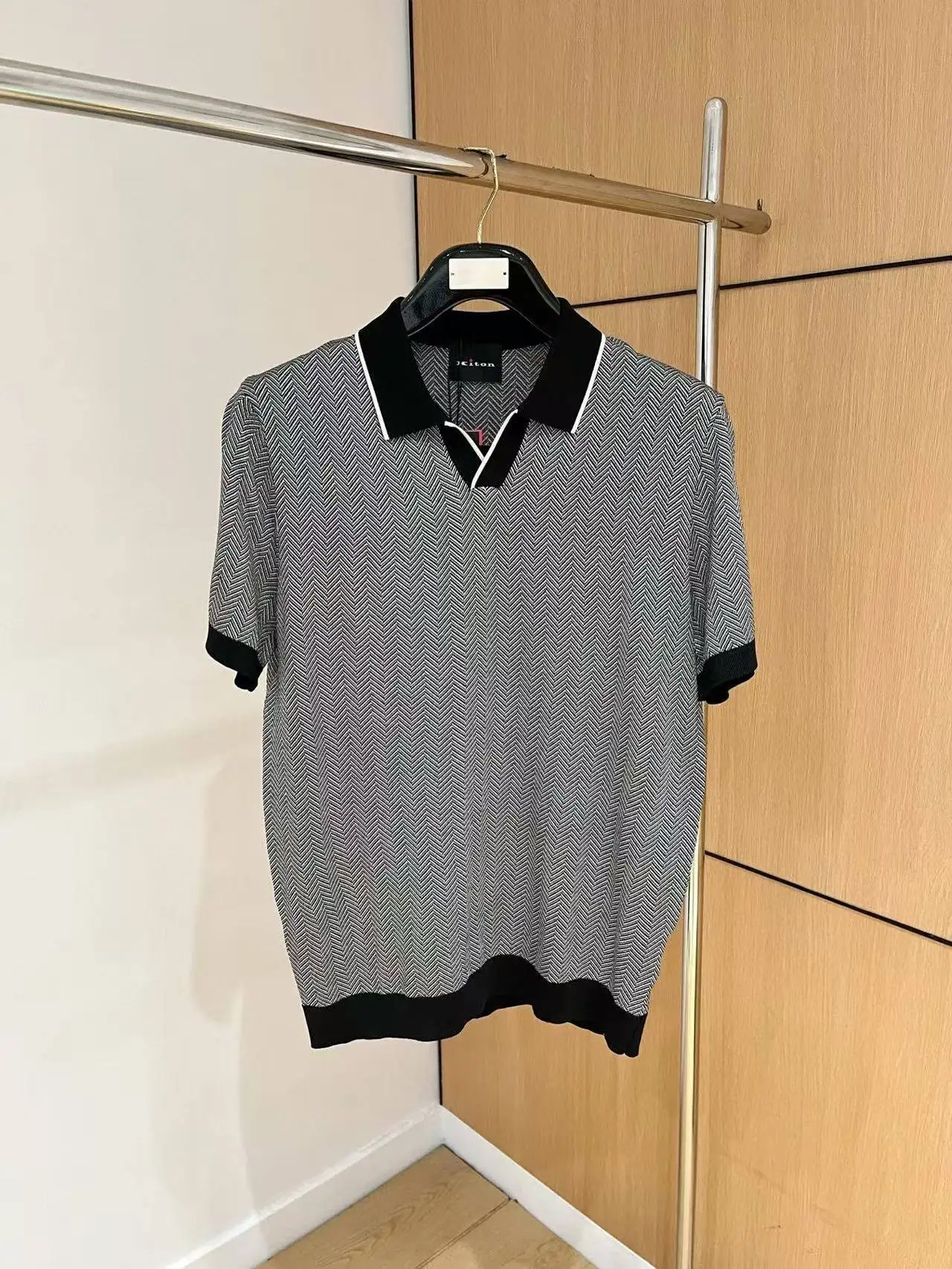 Kiton Spring Summer Knitted irt Casual ort Sve Turn-down Collar Men's Faion Urban Sle Busin Casual 
Kiton Spring Summer Knitted irt Casual ort Sve Turn-down Collar Men's Faion Urban Sle Busin Casual