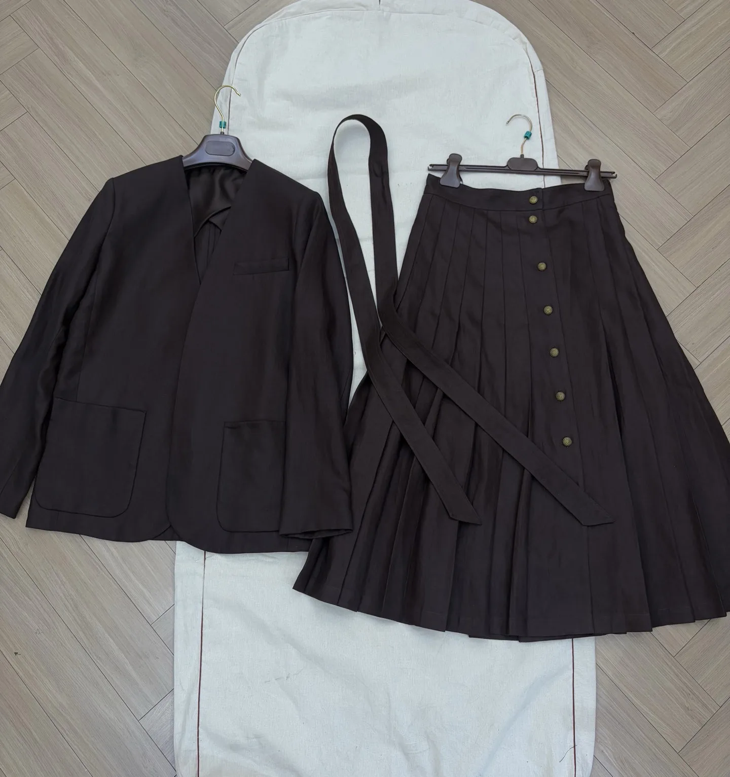 New Spring And Summer Linen High Quality Fashion Commuter Jacket + Skirt Female Ebony Suit
New Spring And Summer Linen High Quality Fashion Commuter Jacket + Skirt Female Ebony Suit