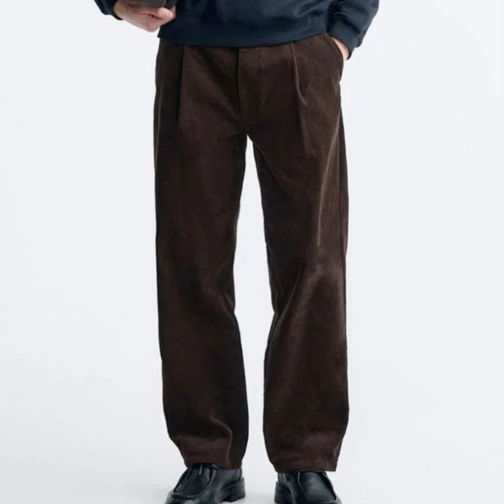 Mens Pleated Velvet Trousers Comfortable Breathable Solid Color Tapered Pants Business Casual Formal Office Wear Flat Front Chin
Mens Pleated Velvet Trousers Comfortable Breathable Solid Color Tapered Pants Business Casual Formal Office Wear Flat Front Chin