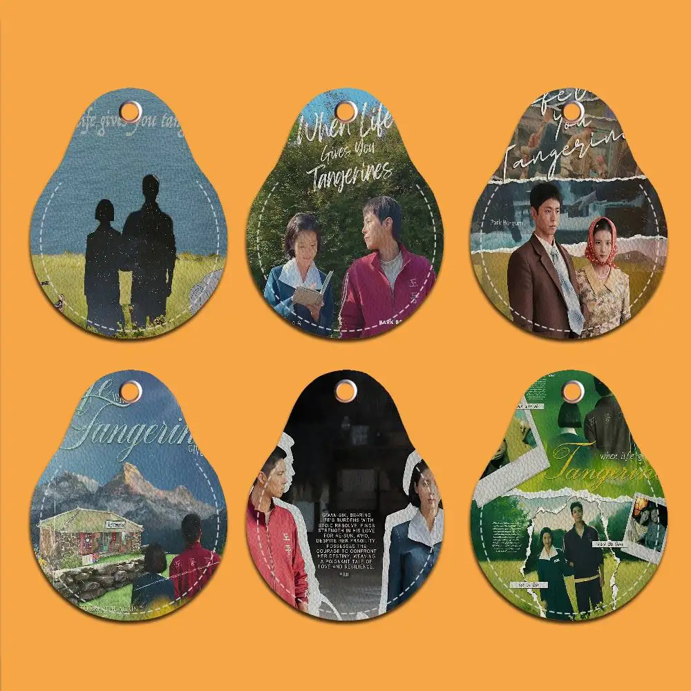 Корейское ТВ, когда жизнь дает вас мандаринами, держатель для карт из искусственной кожи, брелок для ключей, бирки для ключей, брелок для карт, сумка для ключей, кольцо для ключей
Корейское ТВ, когда жизнь дает вас мандаринами, держатель для карт из искусственной кожи, брелок для ключей, бирки для ключей, брелок для карт, сумка для ключей, кольцо для ключей