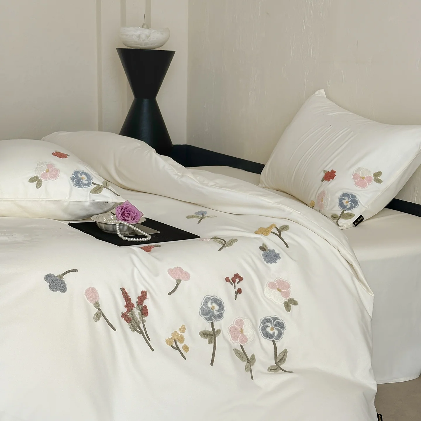3 Piece Sheet Set flowers embroidery duvet cover Set , comfortable Bedding Set Bedspread for All Season
3 Piece Sheet Set flowers embroidery duvet cover Set , comfortable Bedding Set Bedspread for All Season