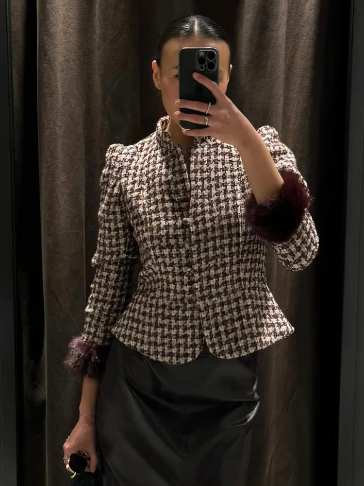 Женское весеннее модное пальто с длинными рукавами и декоративными манжетами из искусственного меха, элегантная однобортная повседневная куртка
Женское весеннее модное пальто с длинными рукавами и декоративными манжетами из искусственного меха, элегантная однобортная повседневная куртка