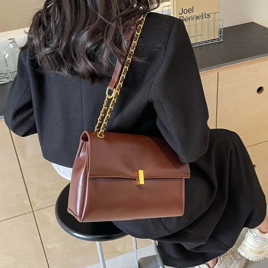 Новая сумка для пожилых людей в стиле ретро, большая вместительная цепочка подмышками, женская сумка, сто простых шикарных косых сумок на плечо
Новая сумка для пожилых людей в стиле ретро, большая вместительная цепочка подмышками, женская сумка, сто простых шикарных косых сумок на плечо