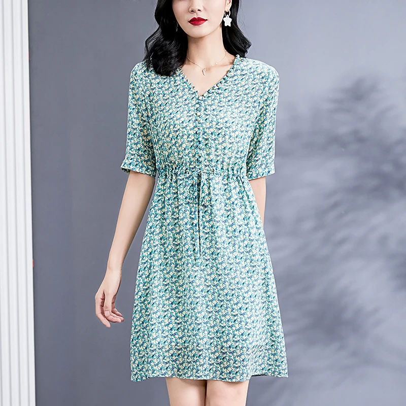 2024 Summer Women's Printed Dresses Elegant V-neck Half Sleeve Drawstring Women Green Dress 100% Real Silk Woman Casual Dress
2024 Summer Women's Printed Dresses Elegant V-neck Half Sleeve Drawstring Women Green Dress 100% Real Silk Woman Casual Dress