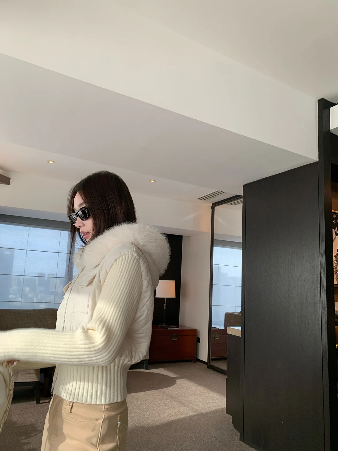 Slimming Effect Winter Cotton Jacket with Knitted Sleeve Patchwork Casual Loose Fit Waist Cinched Fur Collar Zipper Closure
Slimming Effect Winter Cotton Jacket with Knitted Sleeve Patchwork Casual Loose Fit Waist Cinched Fur Collar Zipper Closure