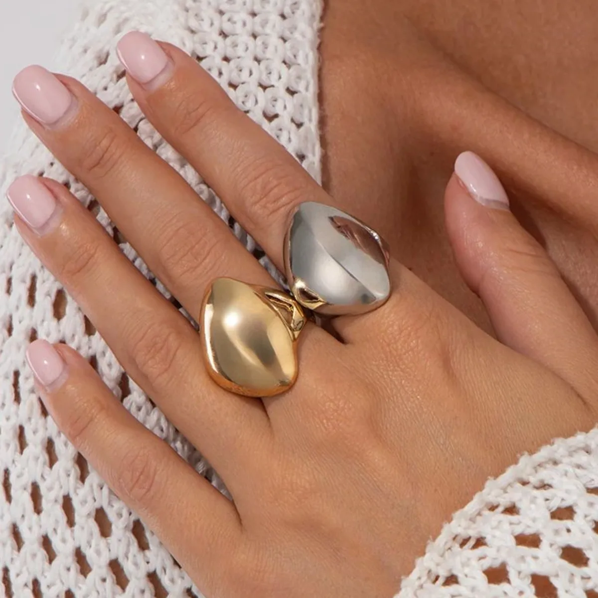 Ingemark 2 Styles Minimalist Stylish Gold Color Smooth Finger Rings Women Retro Unique Unisex Daily Party Jewelry Accessories
Ingemark 2 Styles Minimalist Stylish Gold Color Smooth Finger Rings Women Retro Unique Unisex Daily Party Jewelry Accessories