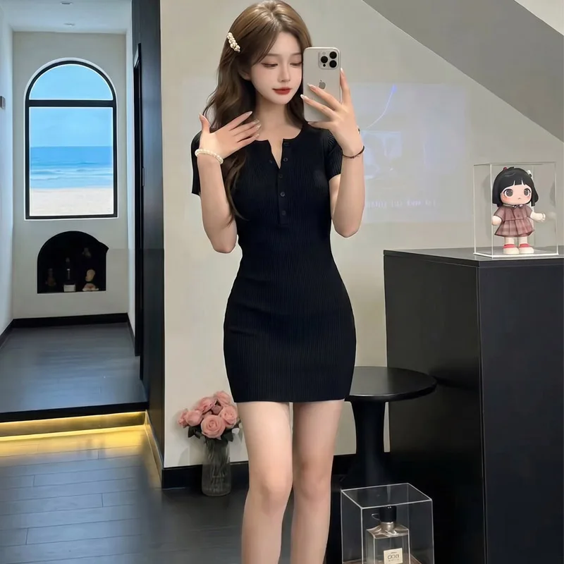 Women's solid color V-neck chest button short sleeved French knit dress for summer slimming and tight fitting, hip hugging skirt
Women's solid color V-neck chest button short sleeved French knit dress for summer slimming and tight fitting, hip hugging skirt