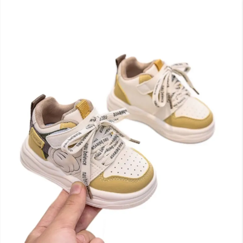 Boys' board shoes 2025 autumn new girls' leather surface white shoes Korean version soft sole versatile baby sports shoes 21-30 
Boys' board shoes 2025 autumn new girls' leather surface white shoes Korean version soft sole versatile baby sports shoes 21-30