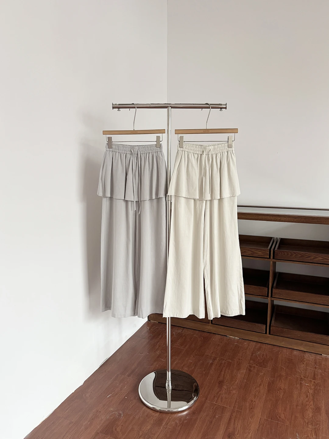 2026 Summer Commuter Style Wide Leg Pants Women's High Waist Trousers Lazy Patchwork Straight Cut Polyester Fiber Casual Pants
2026 Summer Commuter Style Wide Leg Pants Women's High Waist Trousers Lazy Patchwork Straight Cut Polyester Fiber Casual Pants