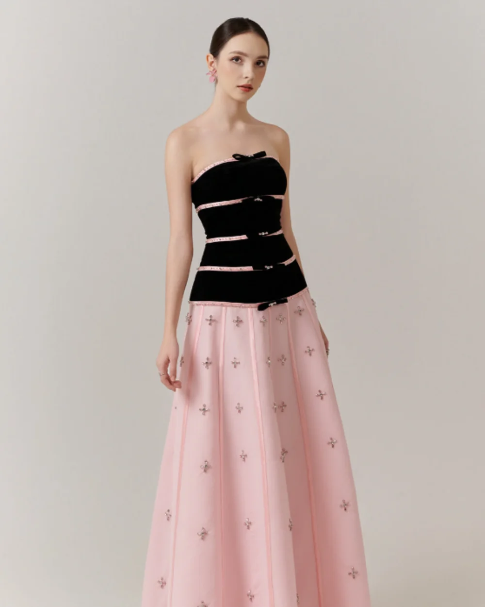 Customized High Quality Women Jersey Rhinestone Bow A-line Evening Dresses Formal Strapless Sleeveless Floor Lenght Prom Dresses
Customized High Quality Women Jersey Rhinestone Bow A-line Evening Dresses Formal Strapless Sleeveless Floor Lenght Prom Dresses