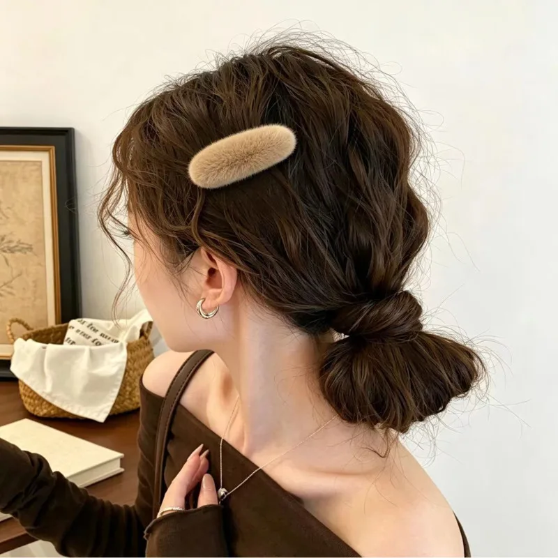 Autumn And Winter Mink Fur Hair Clips Simple Fur BB Clips Bangs Side Clips Sweet And Cute Plush Hair Accessories for women
Autumn And Winter Mink Fur Hair Clips Simple Fur BB Clips Bangs Side Clips Sweet And Cute Plush Hair Accessories for women