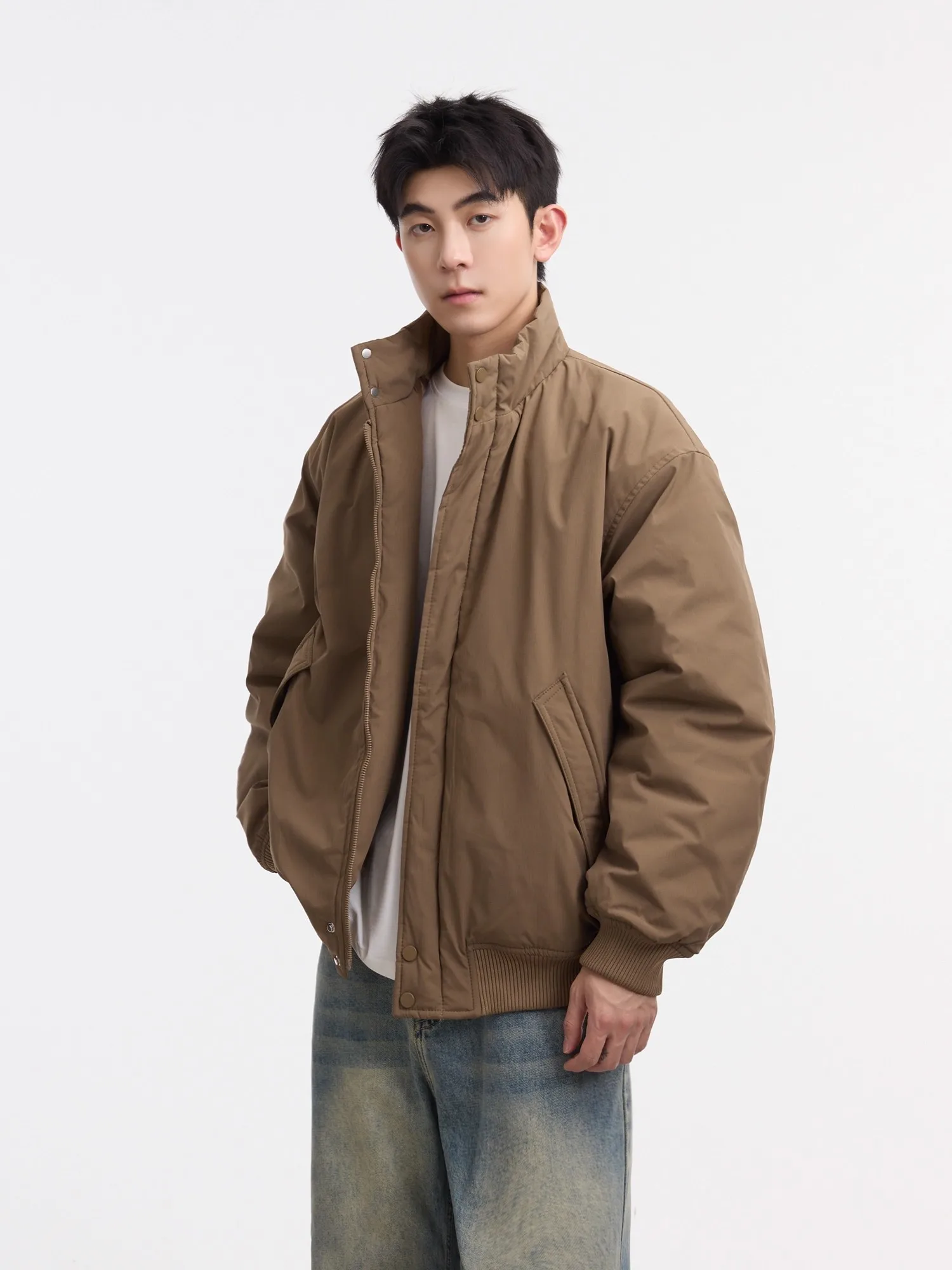 American Retro Stand Collar i Cotton Jaet for Men Loose Casual Warmth Winter New Sle Youth ular Long Sve Zipper
American Retro Stand Collar i Cotton Jaet for Men Loose Casual Warmth Winter New Sle Youth ular Long Sve Zipper