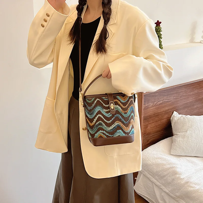 Brand New in 2025! Ladies' Woolen Handbag. The Fashionable Shoulder and Crossbody Bucket Bag Is Ideal for Casual Outings
Brand New in 2025! Ladies' Woolen Handbag. The Fashionable Shoulder and Crossbody Bucket Bag Is Ideal for Casual Outings