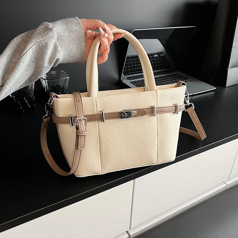 2025 Pebble Texture Tote Bag for Women Elegant Shoulder Crossbody Purse Large Capacity Work Bag Instagram Commuter Bag
2025 Pebble Texture Tote Bag for Women Elegant Shoulder Crossbody Purse Large Capacity Work Bag Instagram Commuter Bag