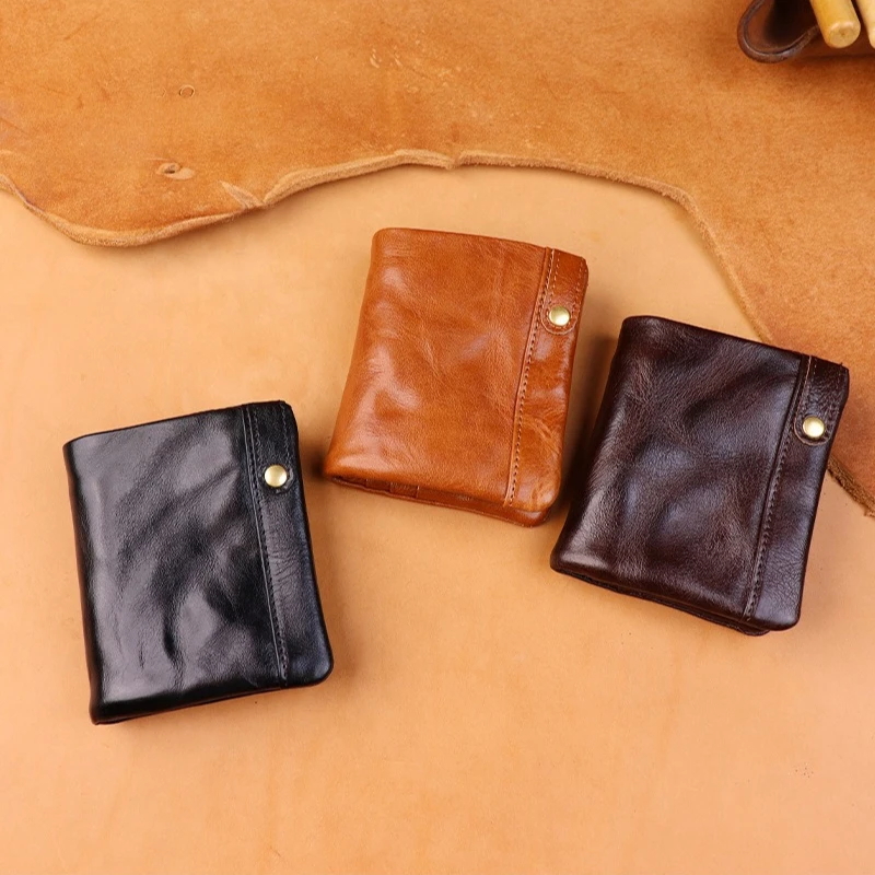 Кошелек-портмоне из винтажной кожи растительного дубления, с несколькими отделениями для карт, отсеком для наличных, застежкой-кнопкой и карманом на молнии
Кошелек-портмоне из винтажной кожи растительного дубления, с несколькими отделениями для карт, отсеком для наличных, застежкой-кнопкой и карманом на молнии