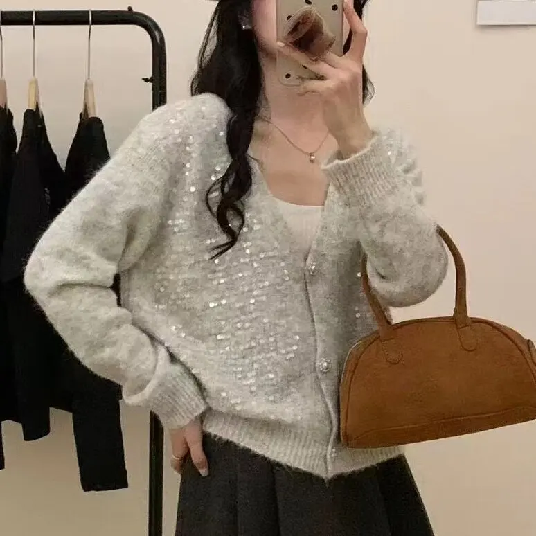 Women Autumn Casual Loose Fashion Bright Silk Solid Color V-neck Long Sleeve Knitwear Ladies All-match Knitting Cardigan Coat
Women Autumn Casual Loose Fashion Bright Silk Solid Color V-neck Long Sleeve Knitwear Ladies All-match Knitting Cardigan Coat