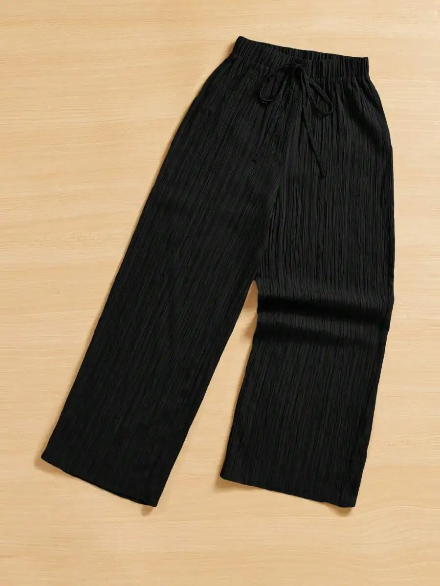 Черные текстурированные брюки с широкими штанинами и завязками на талии для повседневной носки
Черные текстурированные брюки с широкими штанинами и завязками на талии для повседневной носки