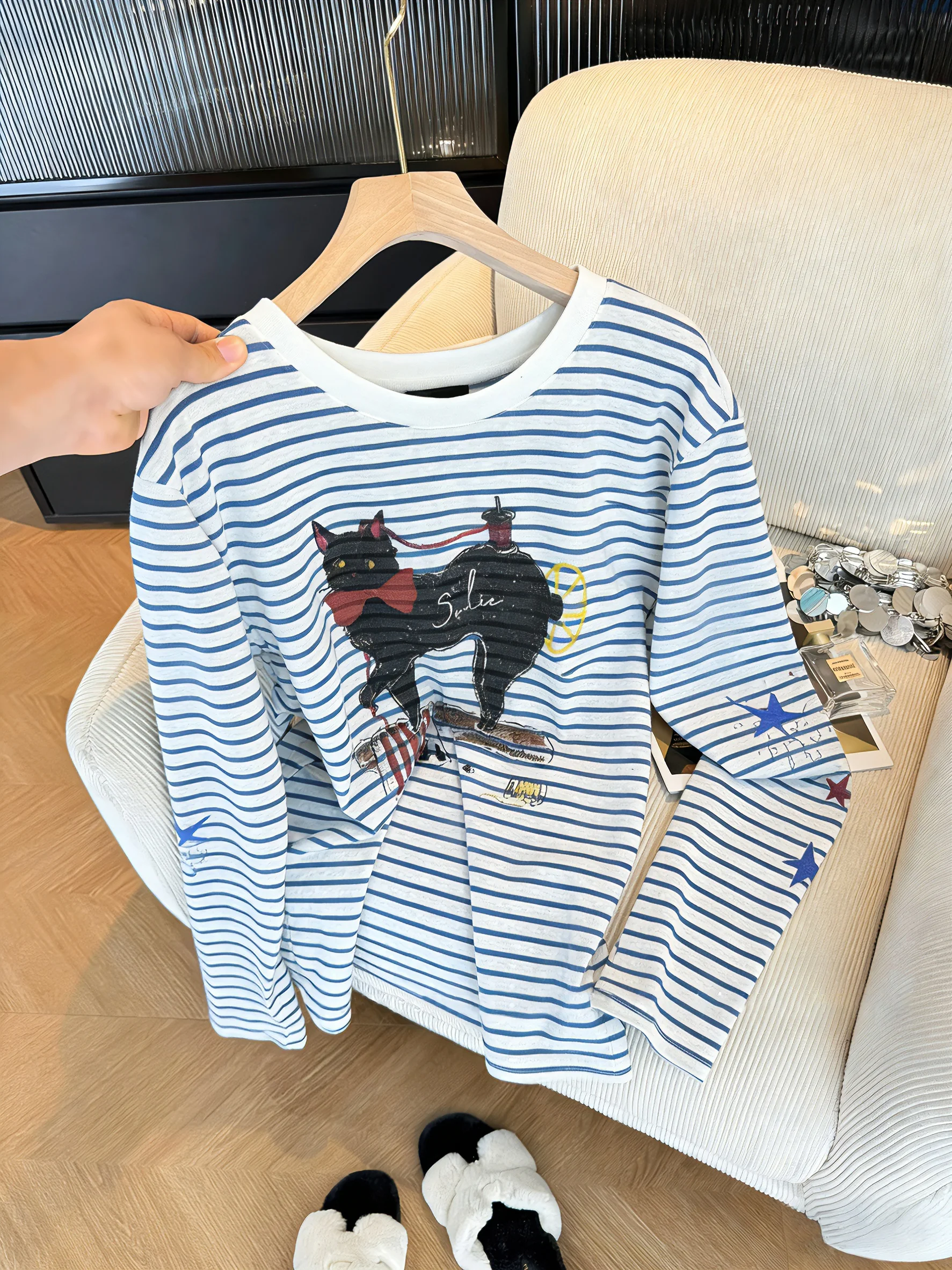 Корейская свободная длинная футболка с полосатым принтом, весенне-осенняя, повседневная, универсальная, с открытыми плечами
Корейская свободная длинная футболка с полосатым принтом, весенне-осенняя, повседневная, универсальная, с открытыми плечами