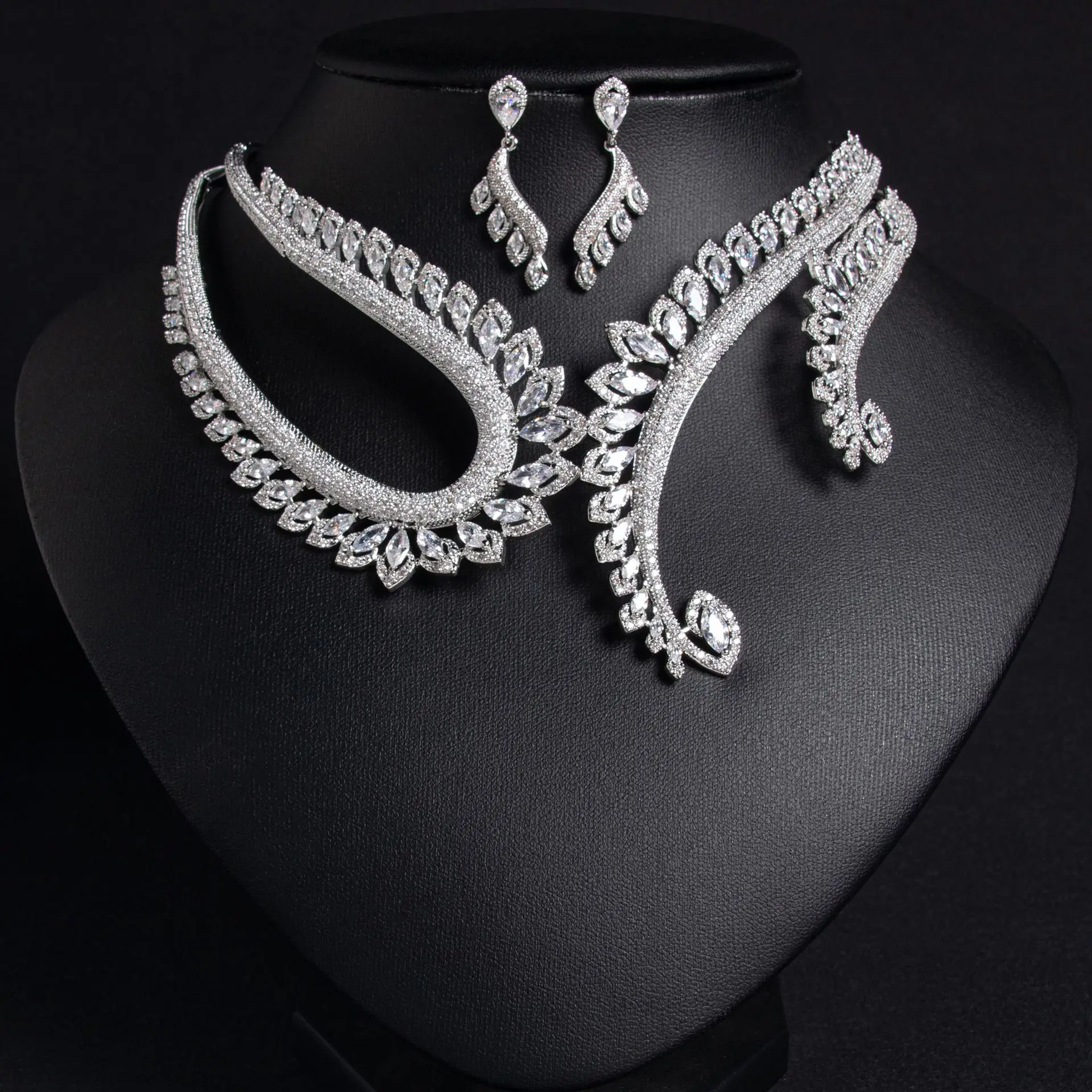 Elegant Timeless Jewellery Ladies CZ Zirconia Adjustable Geometric Necklace Earrings Wedding Party Evening Party Gift M-49
Elegant Timeless Jewellery Ladies CZ Zirconia Adjustable Geometric Necklace Earrings Wedding Party Evening Party Gift M-49