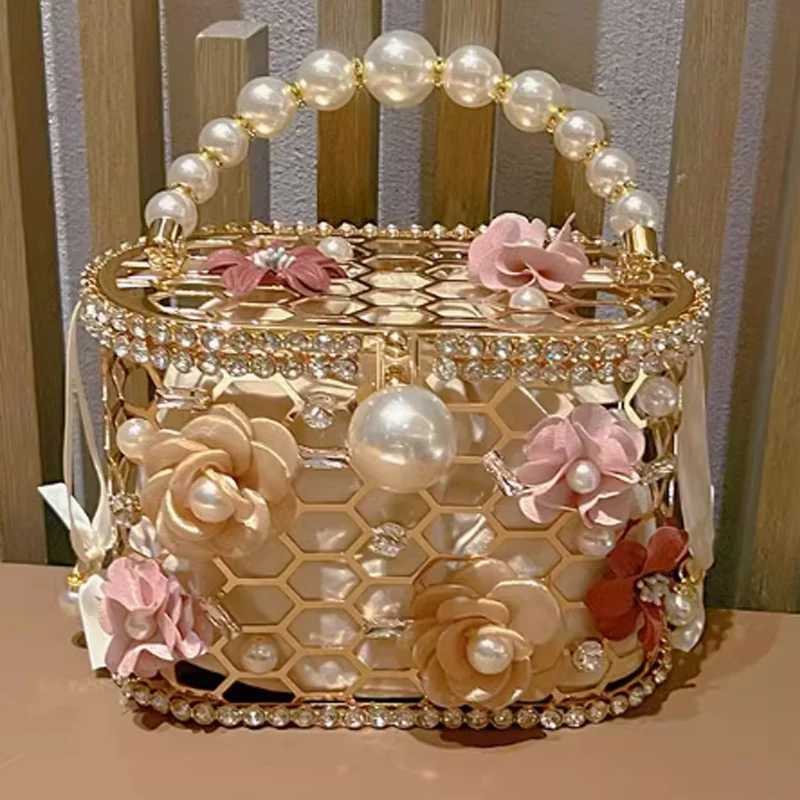Luxury Metal Studded Diamond Flower Women's Bag Fashion Pearl Vegetable Basket Dinner Bag 2025 New Diamond Bucket Bag Handbag
Luxury Metal Studded Diamond Flower Women's Bag Fashion Pearl Vegetable Basket Dinner Bag 2025 New Diamond Bucket Bag Handbag
