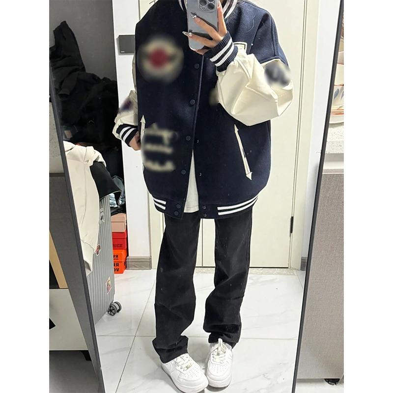 Американская ретро-куртка-бомбер с вышивкой для мужчин и молодежи, модная пилотская куртка свободного кроя, ветрозащитная верхняя одежда с длинными рукавами, круглый вырез горловины...
Американская ретро-куртка-бомбер с вышивкой для мужчин и молодежи, модная пилотская куртка свободного кроя, ветрозащитная верхняя одежда с длинными рукавами, круглый вырез горловины...