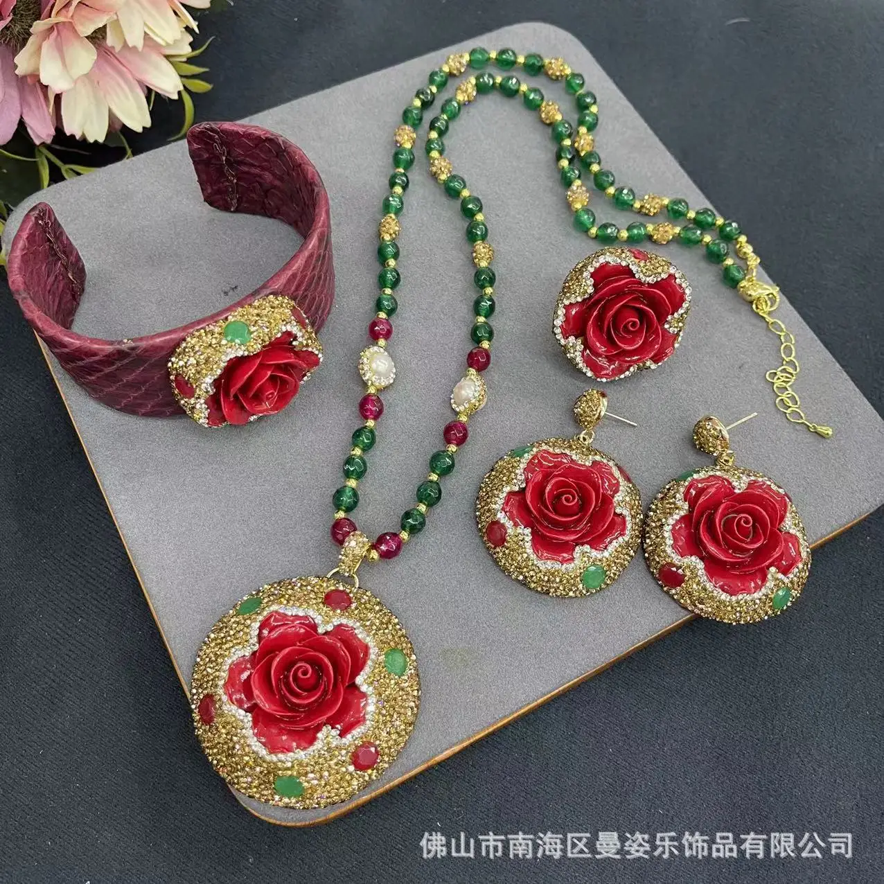 Ore original design red peony flower inlaid rubys autumn snake skin four-piece set pendant necklace earring ring bracelet
Ore original design red peony flower inlaid rubys autumn snake skin four-piece set pendant necklace earring ring bracelet
