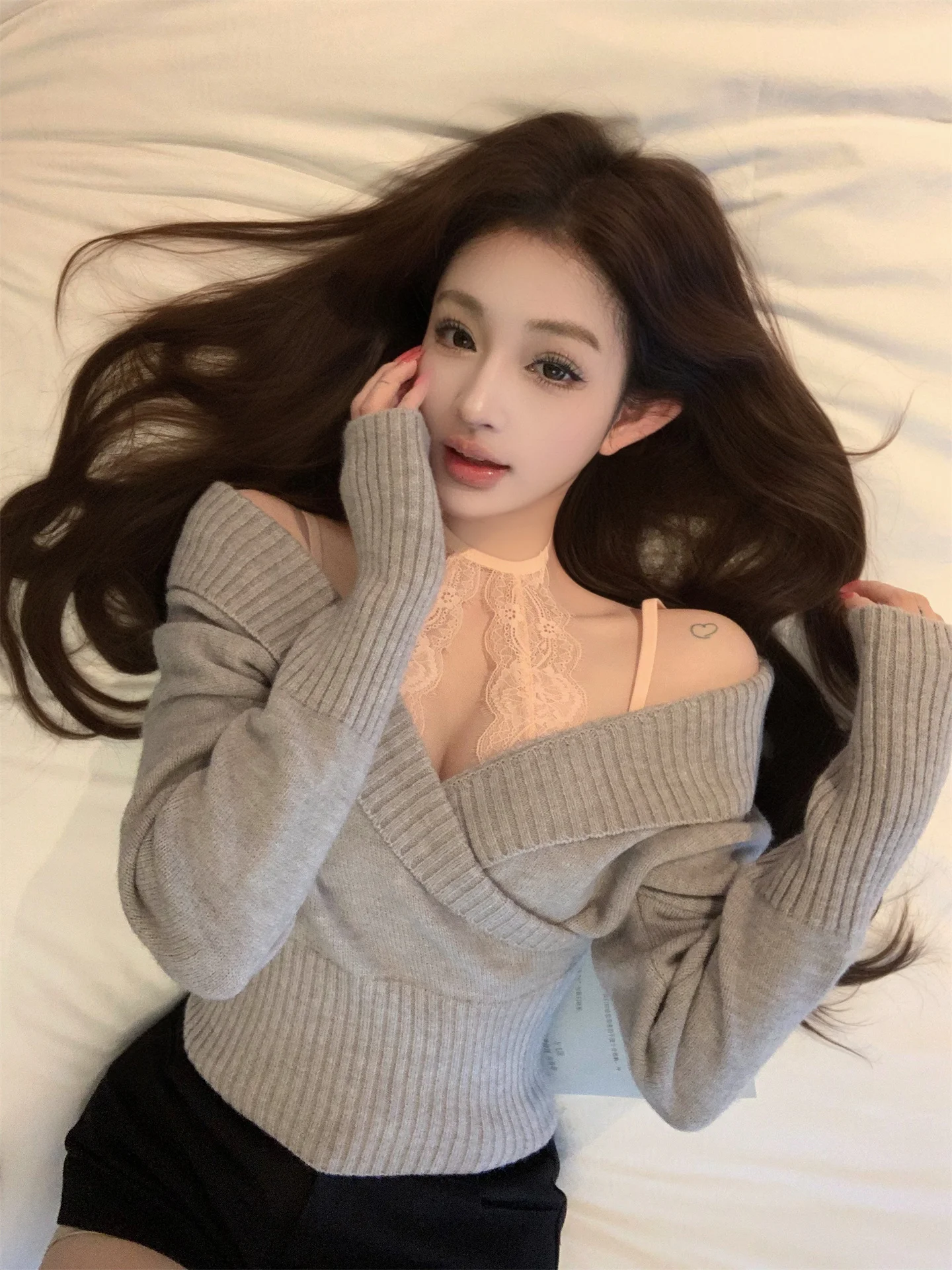 3 вида цветов, осень-зима 2026, корейский стиль, сексуальный тонкий вязаный свитер с v-образным вырезом и женский пуловер (H91035
3 вида цветов, осень-зима 2026, корейский стиль, сексуальный тонкий вязаный свитер с v-образным вырезом и женский пуловер (H91035