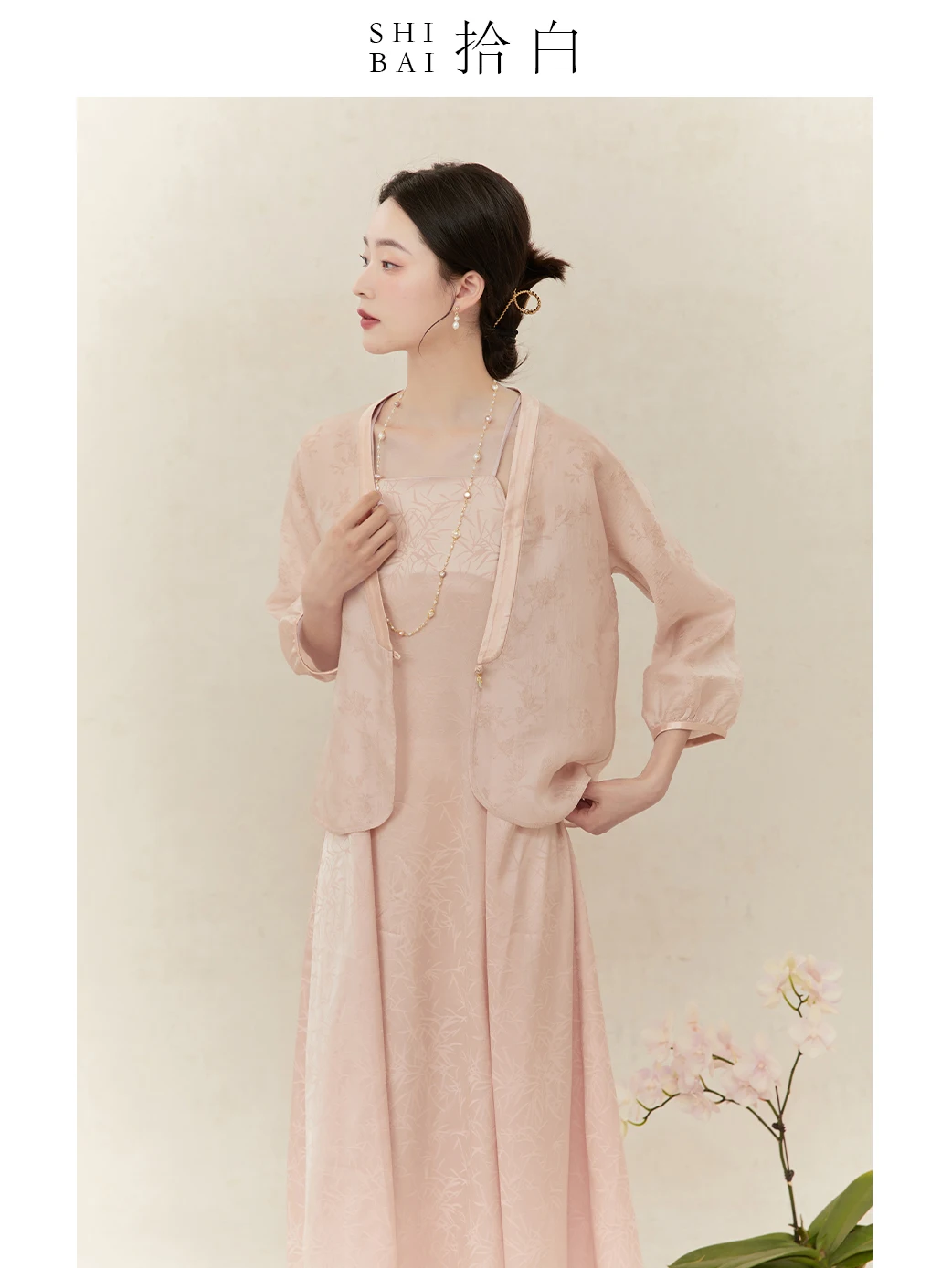 Shibai New Chinese Style Strapless Dress Elegant Loose Narrow Belted Long Skirt in Soft Pink for Women in Their Late Twenties
Shibai New Chinese Style Strapless Dress Elegant Loose Narrow Belted Long Skirt in Soft Pink for Women in Their Late Twenties