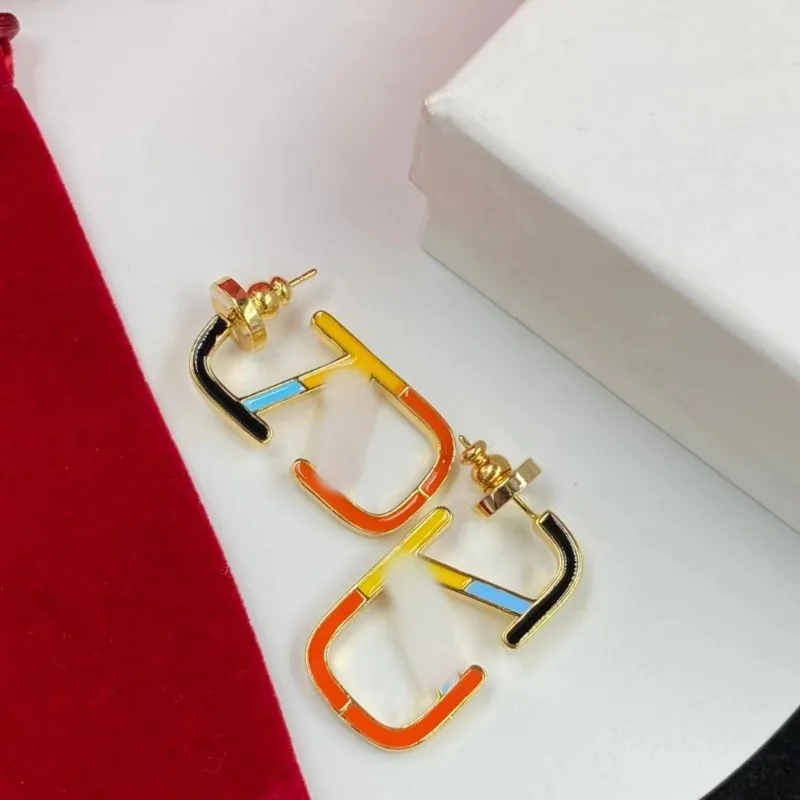 Light Luxury Simple High-end Niche Design Letter Fashion Versatile 2024 Silver Needle Earrings
Light Luxury Simple High-end Niche Design Letter Fashion Versatile 2024 Silver Needle Earrings