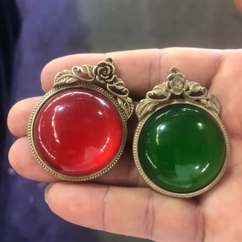 Retro Vintage White Copper Silver Plated Accessory, Tibetan Silver Setting Inlaid Red Green Gemstone Pendant Craft Jewelry
Retro Vintage White Copper Silver Plated Accessory, Tibetan Silver Setting Inlaid Red Green Gemstone Pendant Craft Jewelry