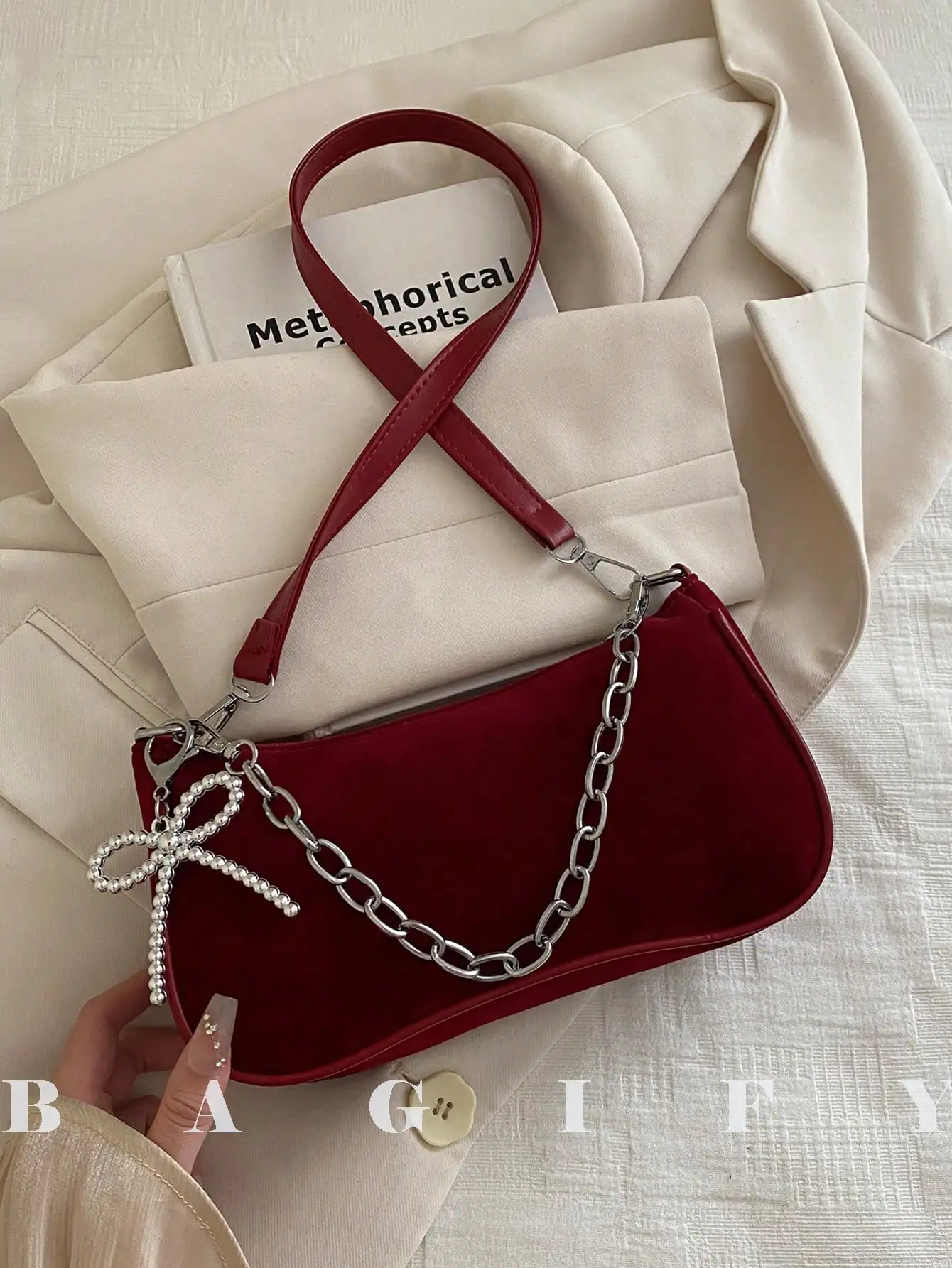 New Fashion Chain Bow Decor Handbag, Suitable For Parties, Outings, Vacations, Shopping And Daily Use, Can Store Coins, Phones, Also Suitable As A Work Bag For White-Collar, College Students And Office Workers, Elegant Ladies Bag
New Fashion Chain Bow Decor Handbag, Suitable For Parties, Outings, Vacations, Shopping And Daily Use, Can Store Coins, Phones, Also Suitable As A Work Bag For White-Collar, College Students And Office Workers, Elegant Ladies Bag