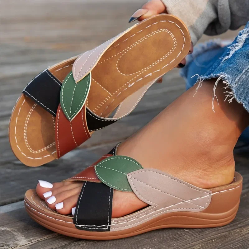 Woman 2025 Trend Women's Slippers Casual Flower Hollow Wedge Beach Shoes Outdoor Fashion Platform Comfortable Non-slip Sandals
Woman 2025 Trend Women's Slippers Casual Flower Hollow Wedge Beach Shoes Outdoor Fashion Platform Comfortable Non-slip Sandals
