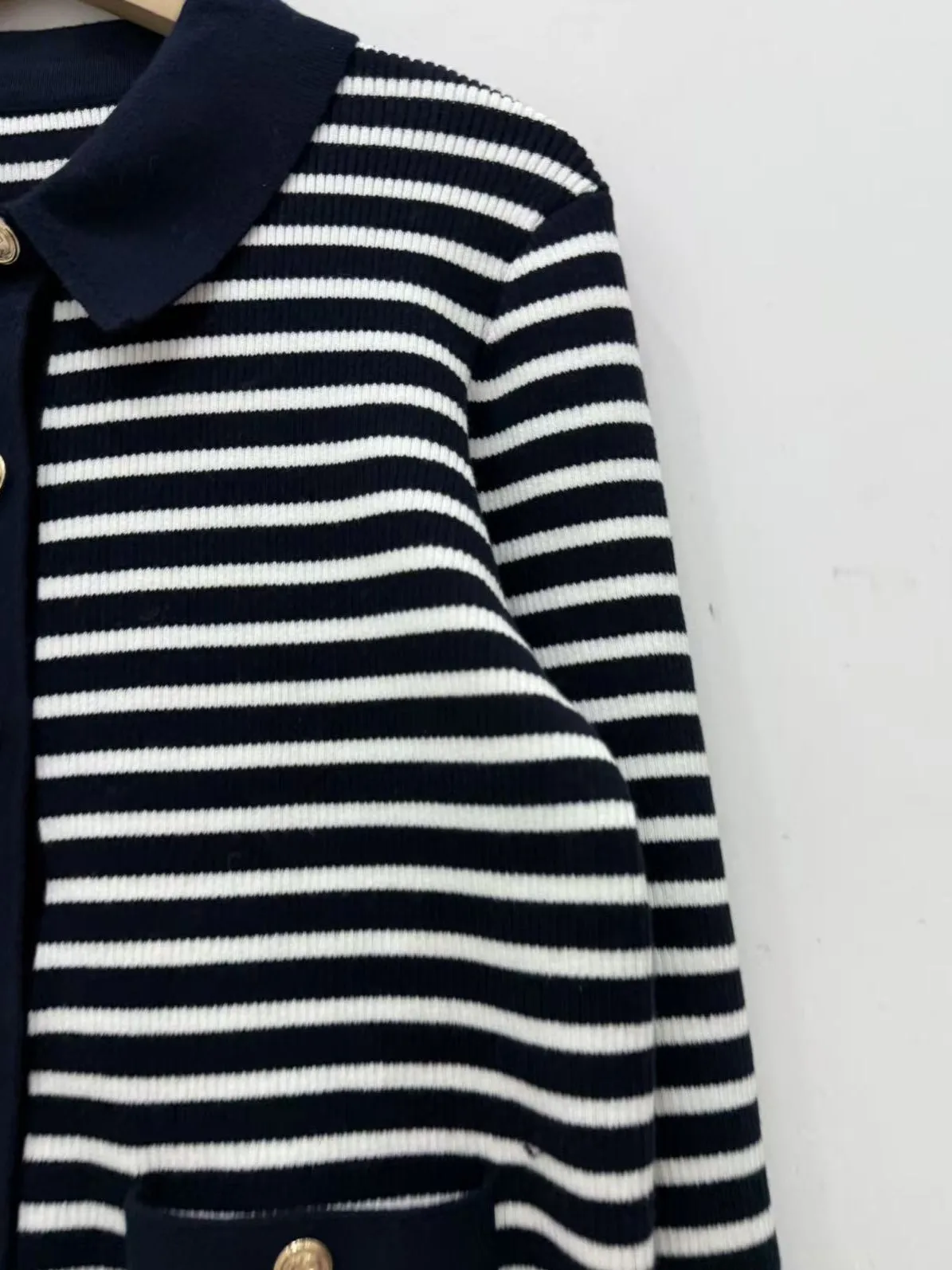 Spring/Summer Women Turn-down Collar Long Sleeve Spliced Contrast Striped Solid Knit Cardigan Single Breasted Fashion Sweater
Spring/Summer Women Turn-down Collar Long Sleeve Spliced Contrast Striped Solid Knit Cardigan Single Breasted Fashion Sweater