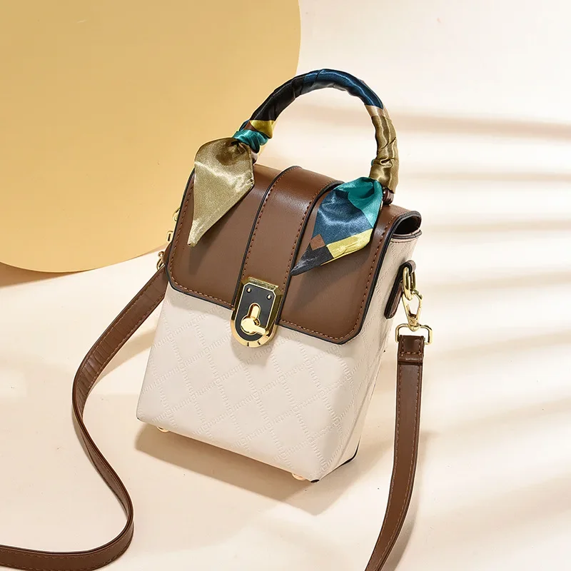 2024 New Brand Designer Women Shoulder Messenger Handbag Fashion Ladies Scarves Clutch Bags Female Popular Crossbody Small Bag
2024 New Brand Designer Women Shoulder Messenger Handbag Fashion Ladies Scarves Clutch Bags Female Popular Crossbody Small Bag