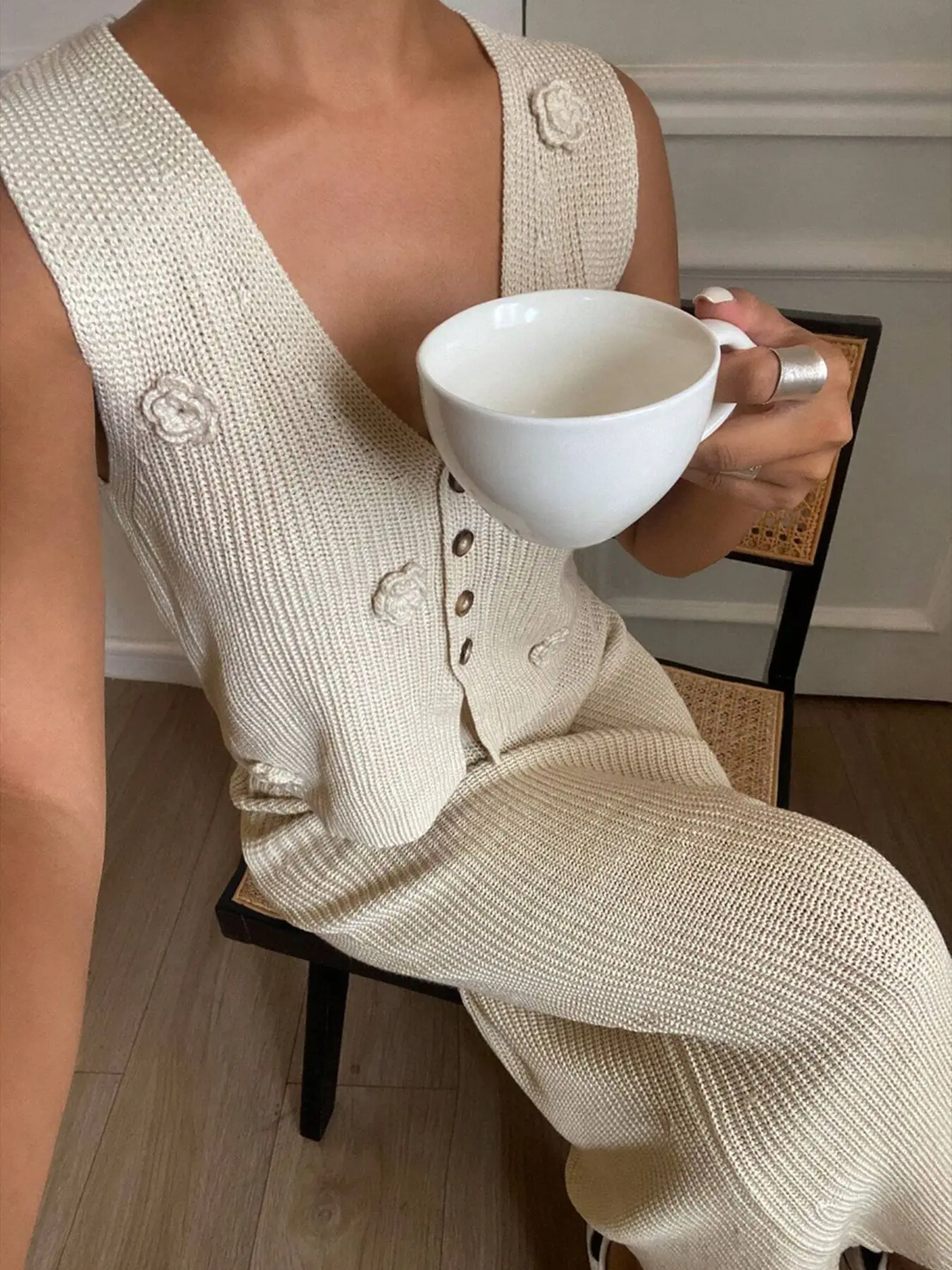 Women's Skirt Set 2025 Autumn/winter Two Piece Set of Three-Dimensional Flower Knitted Waist Cinching Dress Sleeveless Vest
Women's Skirt Set 2025 Autumn/winter Two Piece Set of Three-Dimensional Flower Knitted Waist Cinching Dress Sleeveless Vest