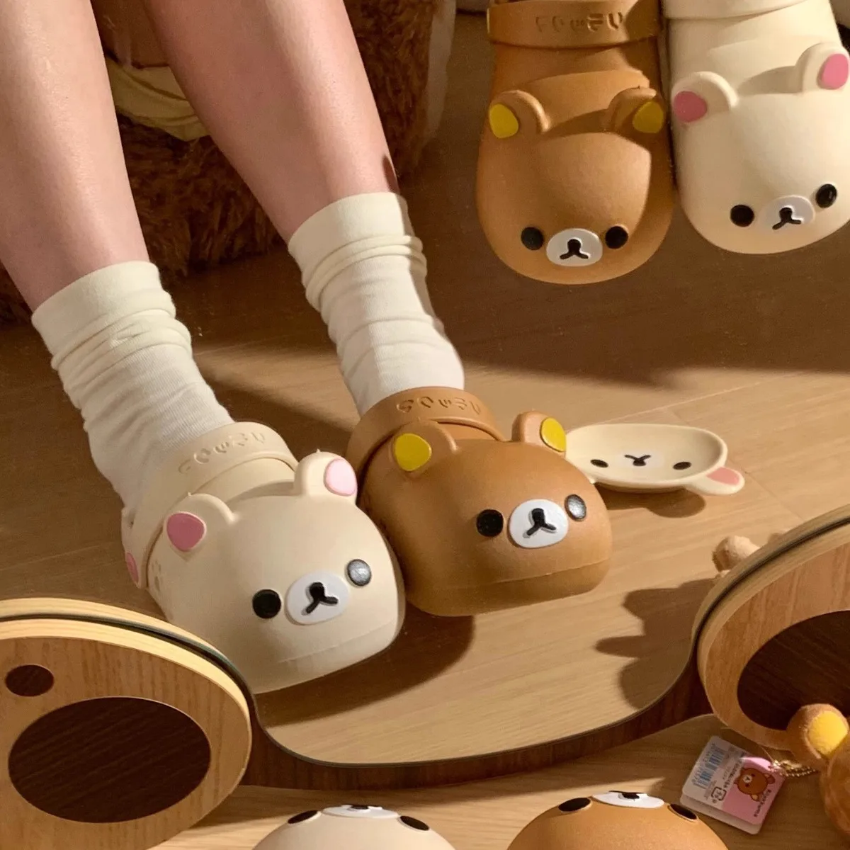 Summer bear-shaped slippers, student cute head-covering slippers, casual outdoor flip-flops, cool summer slippers for home wear
Summer bear-shaped slippers, student cute head-covering slippers, casual outdoor flip-flops, cool summer slippers for home wear