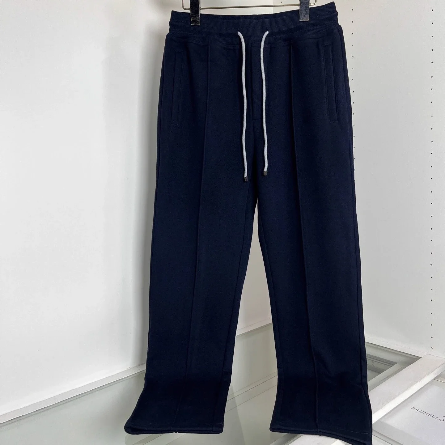 BC повседневные однотонные повседневные брюки с вышивкой и шнурком
BC повседневные однотонные повседневные брюки с вышивкой и шнурком