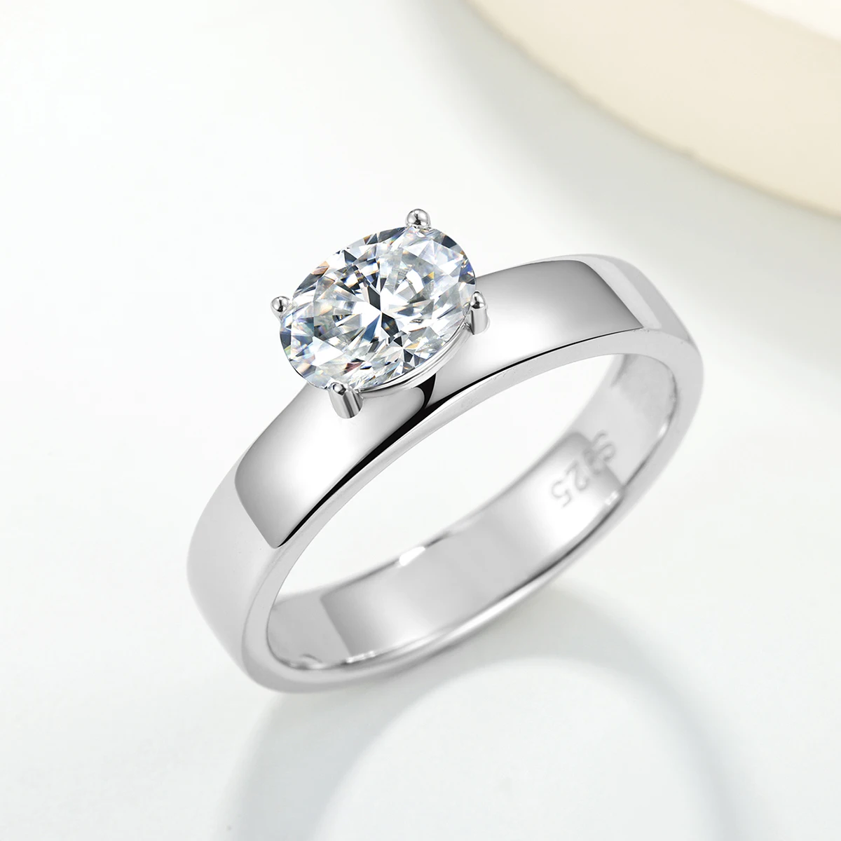S925 sterling silver plated with 18K white gold oval moissanite diamond ring minimalist style 7*5mm/1.0ct
S925 sterling silver plated with 18K white gold oval moissanite diamond ring minimalist style 7*5mm/1.0ct