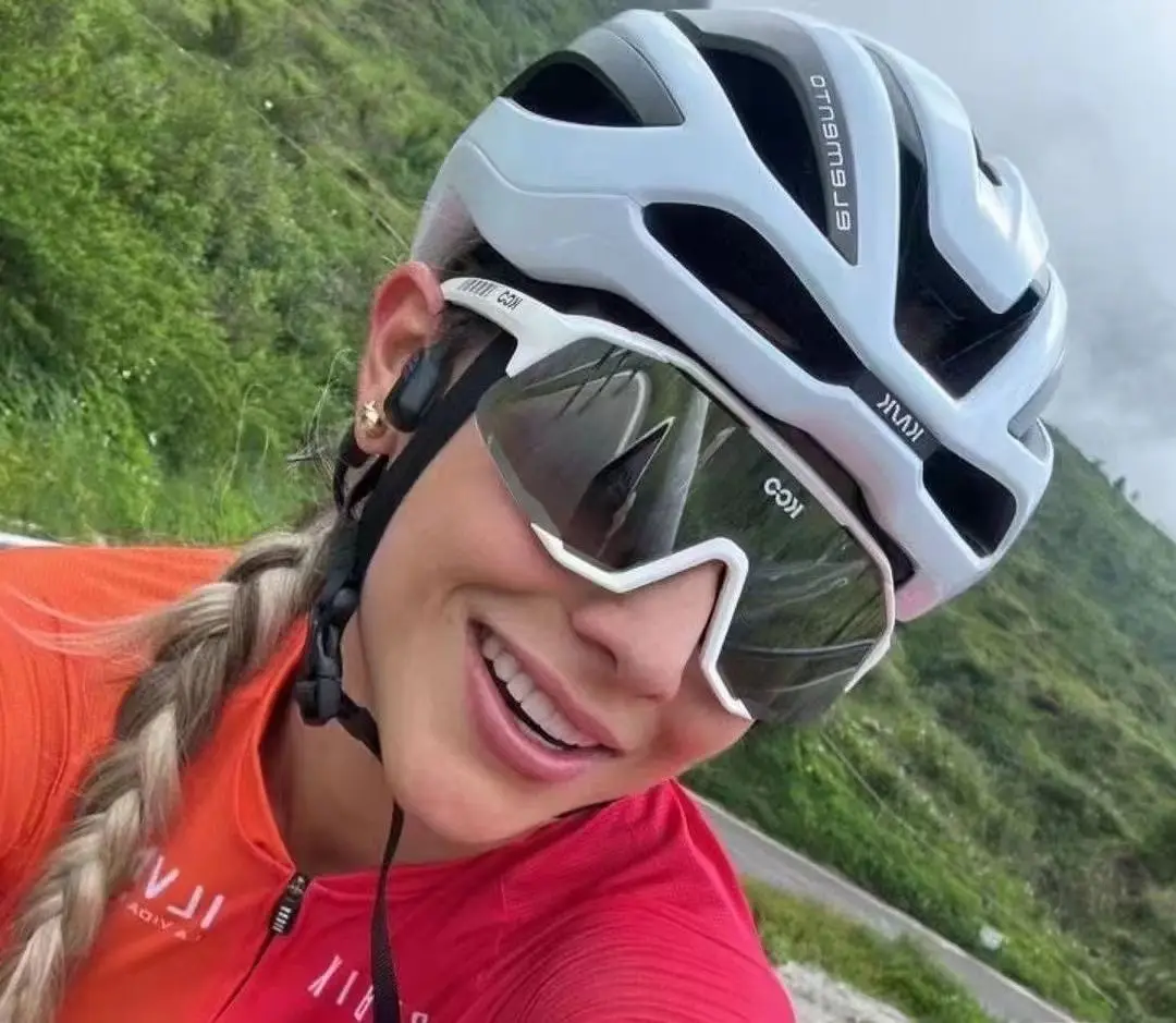 2026 New Ultra-light Cycling Helmet Multi-color Aero One-piece Aerodynamic Integrated Road MTB Bike Sun Protection Gear
2026 New Ultra-light Cycling Helmet Multi-color Aero One-piece Aerodynamic Integrated Road MTB Bike Sun Protection Gear