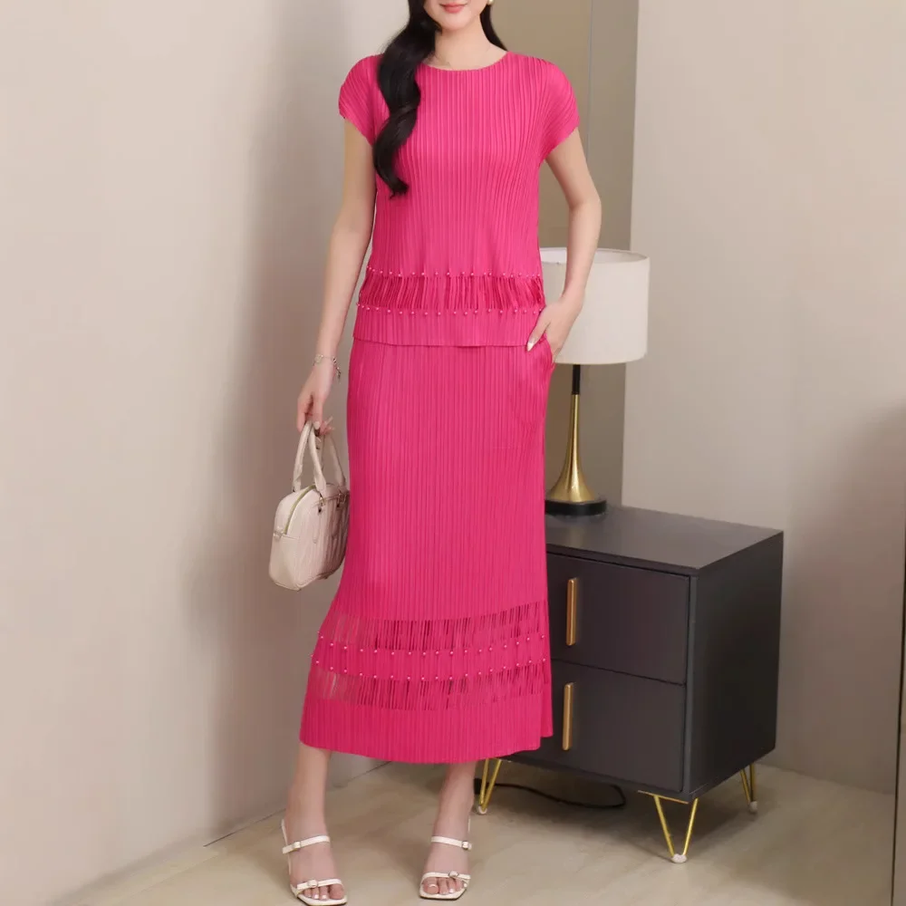 Miyake Style Pleated Fashionable Casual and Versatile Suit for Women 2025 Summer New Round Neck Top Hollow Skirt Two-piece Set
Miyake Style Pleated Fashionable Casual and Versatile Suit for Women 2025 Summer New Round Neck Top Hollow Skirt Two-piece Set