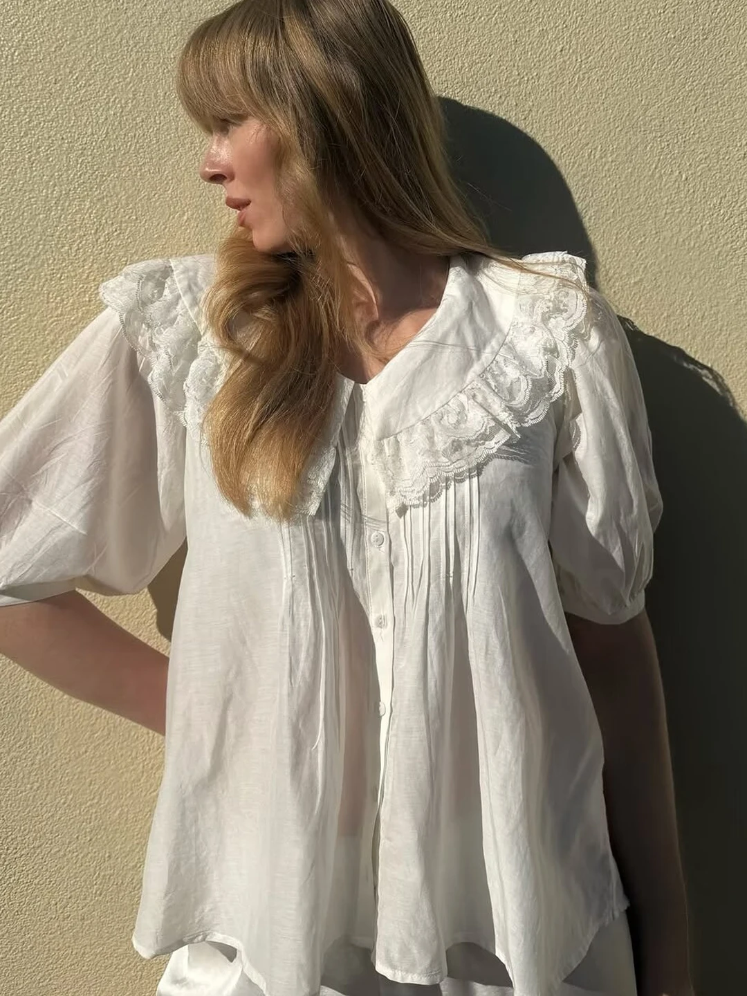 Sweet Girl's Loose Short Sleeve White Shirt with Lace Peter Pan Collar Bubble Sleeve French Style Breathable Modal Fiber Summ...
Sweet Girl's Loose Short Sleeve White Shirt with Lace Peter Pan Collar Bubble Sleeve French Style Breathable Modal Fiber Summ...
