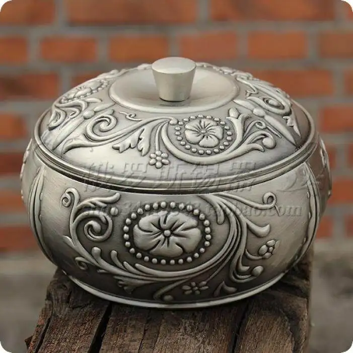European-style Living Room Cigarette Plate Creative Gift Russia with Lid Thickened Metal Ashtray Covered Odorless Ashtray
European-style Living Room Cigarette Plate Creative Gift Russia with Lid Thickened Metal Ashtray Covered Odorless Ashtray