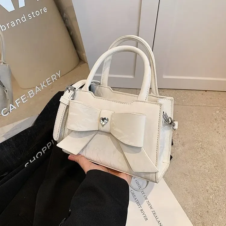 New Launch in 2025 Spring: Women's Fashionable Retro Handbag. Niche & Sophisticated, Premium Texture, Portable Small Messenger
New Launch in 2025 Spring: Women's Fashionable Retro Handbag. Niche & Sophisticated, Premium Texture, Portable Small Messenger