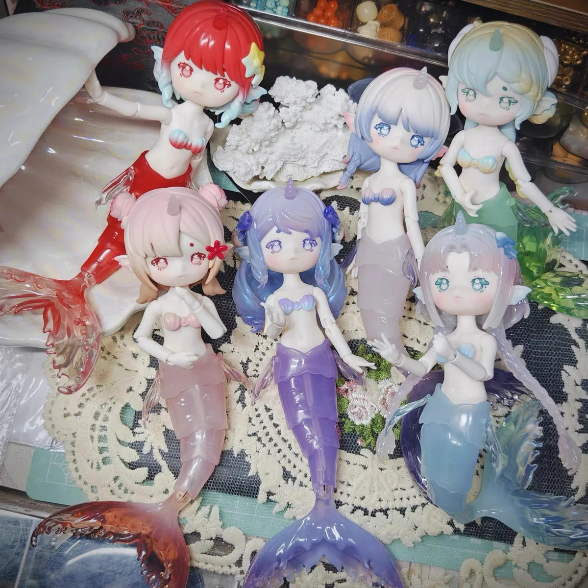 Genuine Penny'S Treasure Box Tidal Whisper Series Bjd Mermaid Blind Box Can Move Doll Tabletop Collection Display A Girl Gift
Genuine Penny'S Treasure Box Tidal Whisper Series Bjd Mermaid Blind Box Can Move Doll Tabletop Collection Display A Girl Gift
