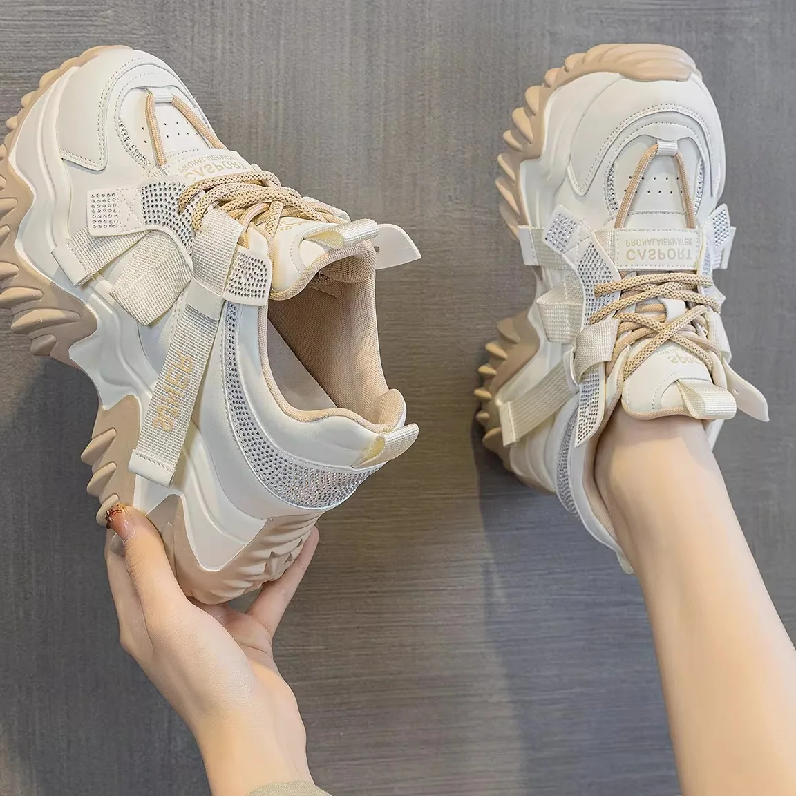 Casual Fashionable Thick Bottomed Genuine Leather Dad Shoes for Women Retro Style Flat Laces Breathable Interior Women Shoes
Casual Fashionable Thick Bottomed Genuine Leather Dad Shoes for Women Retro Style Flat Laces Breathable Interior Women Shoes