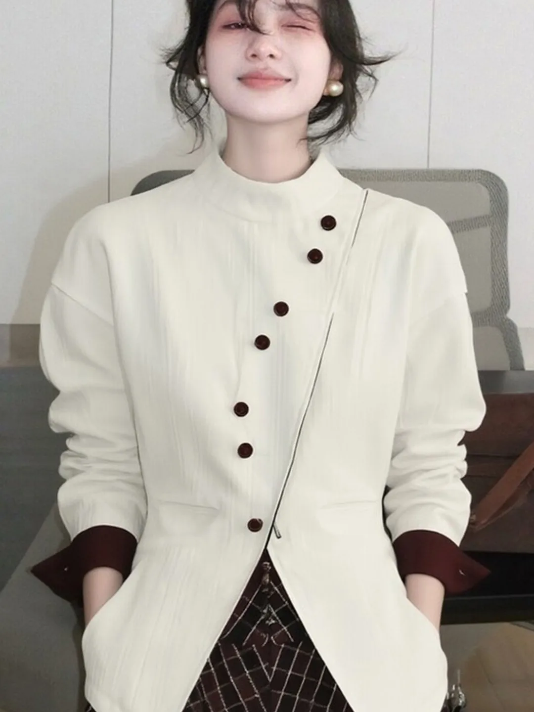 Cool White Casual Women's Jacket 2026 Spring Fashion Unique Size High-End Feeling Stylish Short Coat for Ladies
Cool White Casual Women's Jacket 2026 Spring Fashion Unique Size High-End Feeling Stylish Short Coat for Ladies