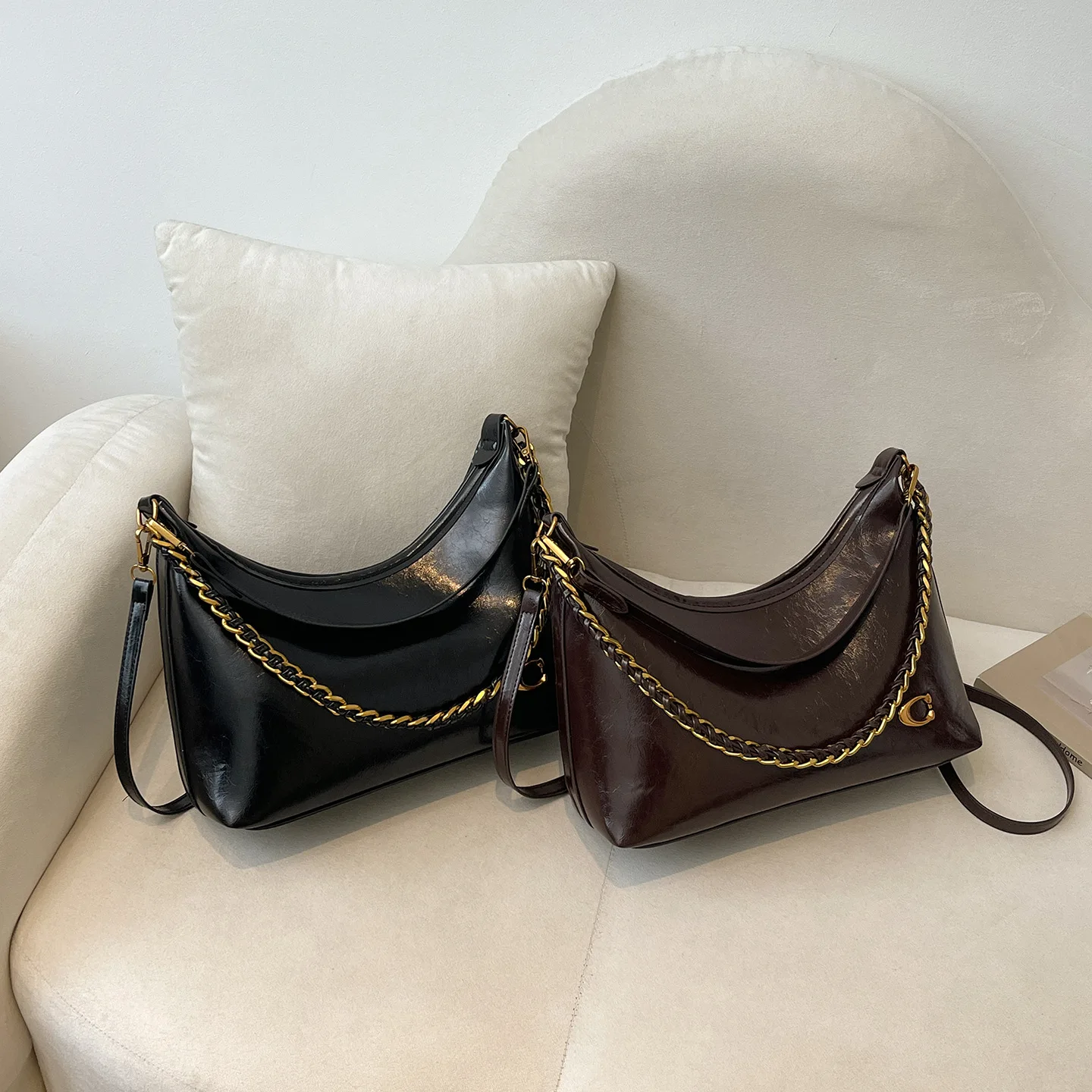 Fashionable casual shoulder bag simple New style women's handbag for 2026 summer Unique and trendy dumpling bag
Fashionable casual shoulder bag simple New style women's handbag for 2026 summer Unique and trendy dumpling bag